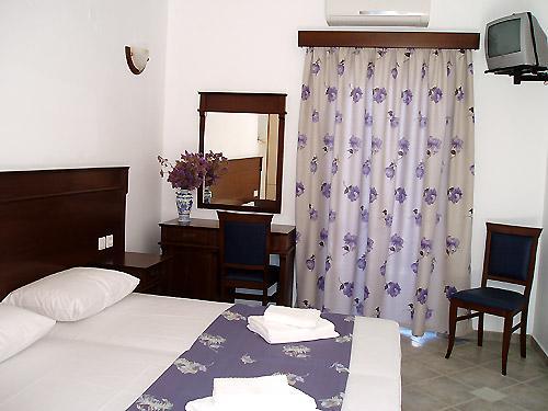 Rita'S Place Hotel Chora  Room photo